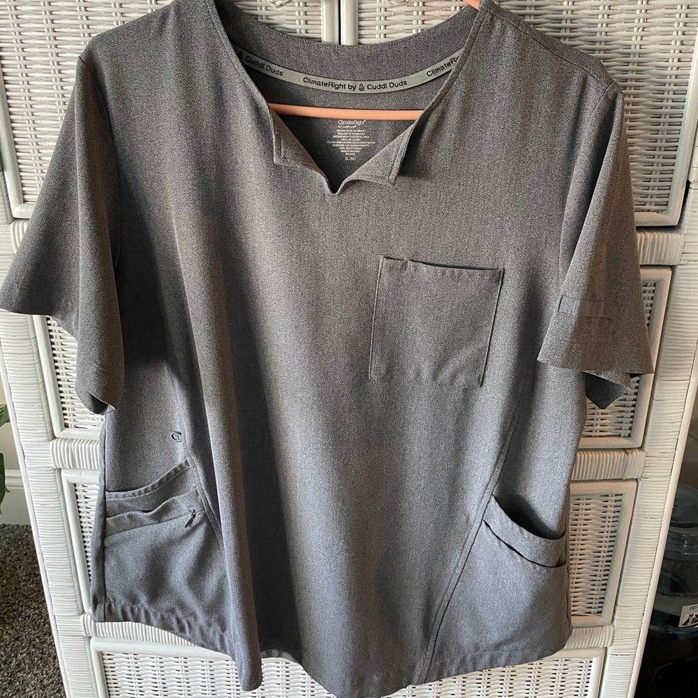 Cuddl duds scrub top